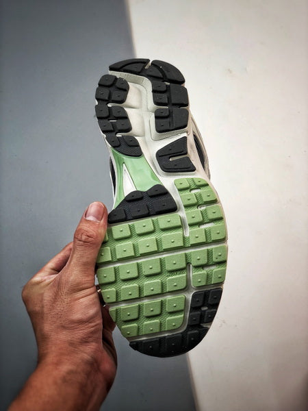 NIKE ZOOM Vomero 5