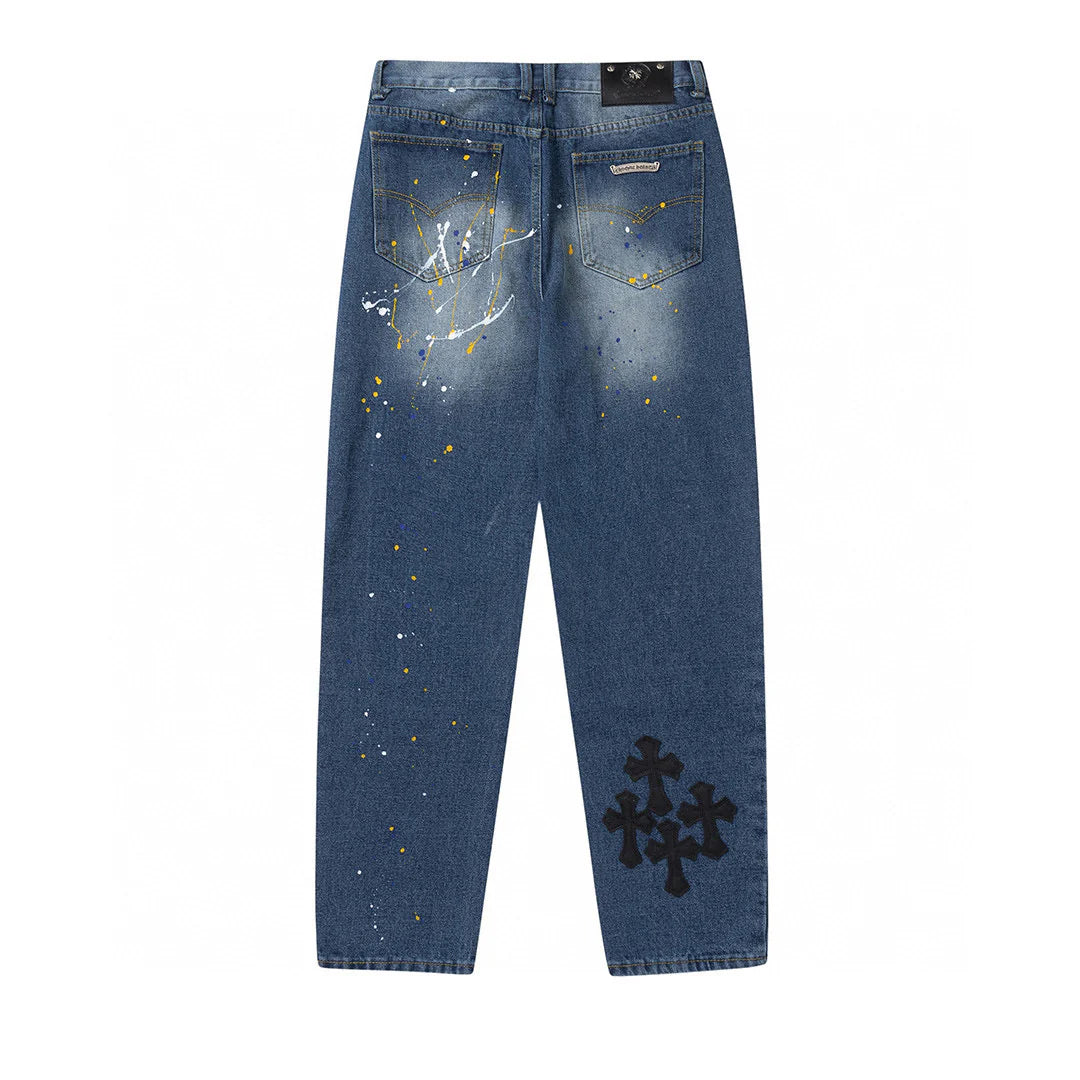 Jean en denim avec patch croix verte et cœurs chromés