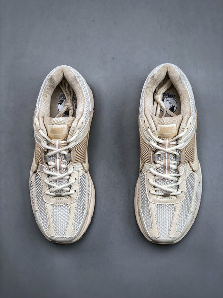NIKE ZOOM Vomero 5