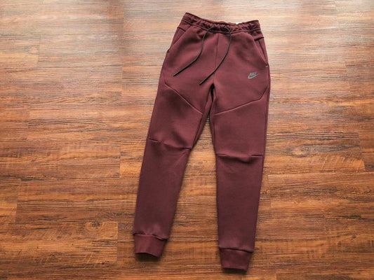PANTALON NIKE TECH FLEECE x ROUGE BAIES/GRENADE