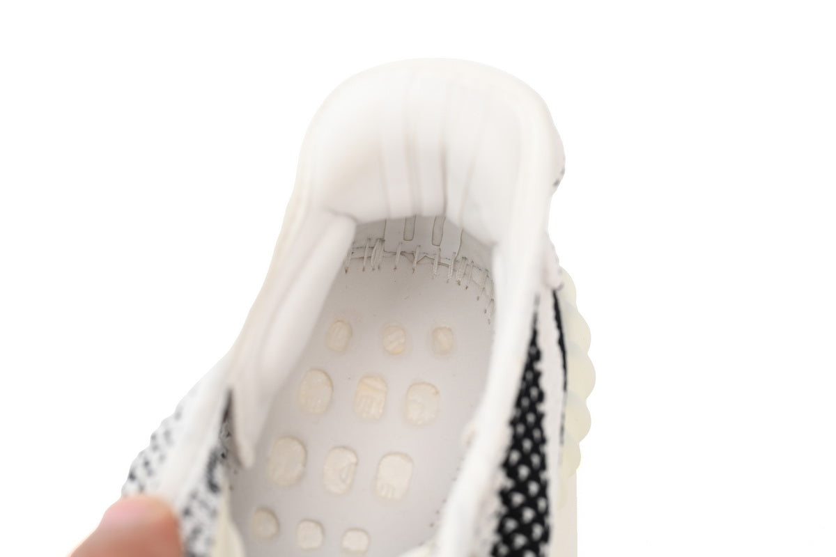 Yeezy Boost 350 V2 Zebra