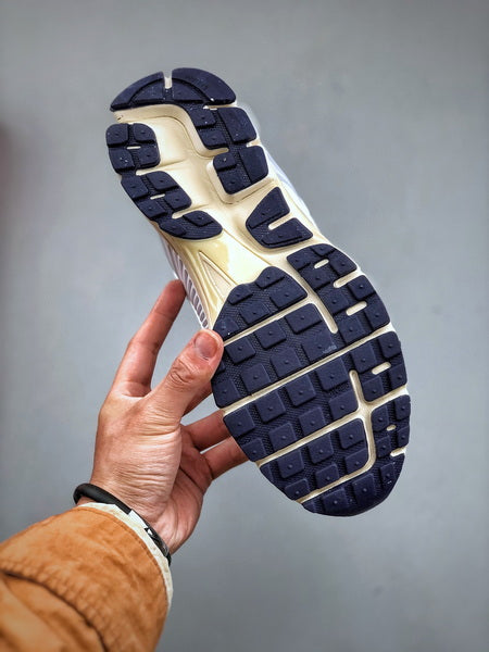 NIKE ZOOM Vomero 5