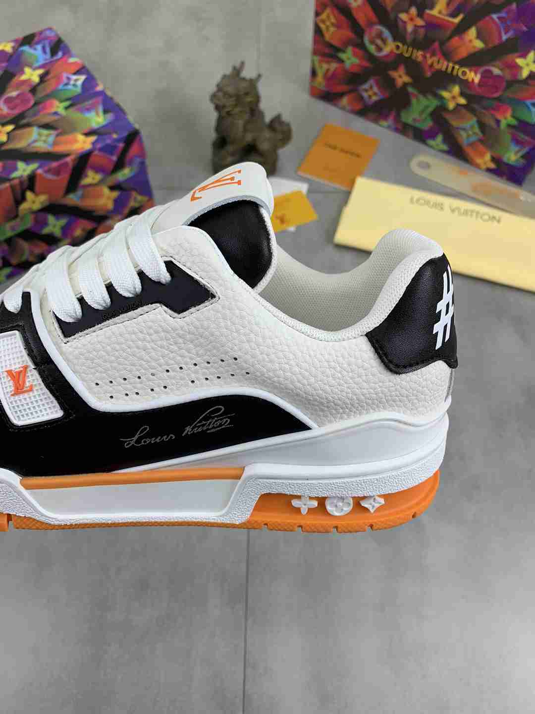 LOUIS VUITTON TRAINER 54