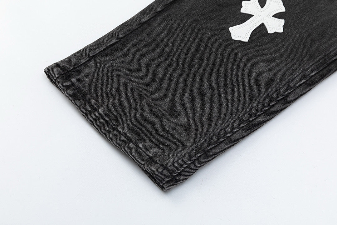 JEAN NOIR AVEC PATCH CROIX BLANCHE CHROME HEARTS