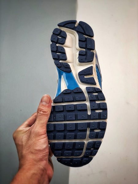 NIKE ZOOM Vomero 5