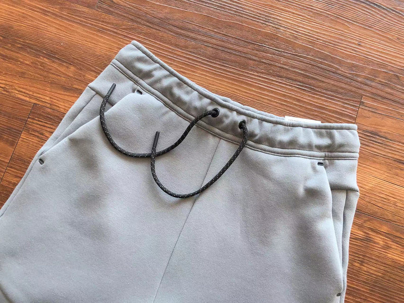 PANTALON NIKE TECH FLEECE x GRIS/BLANC