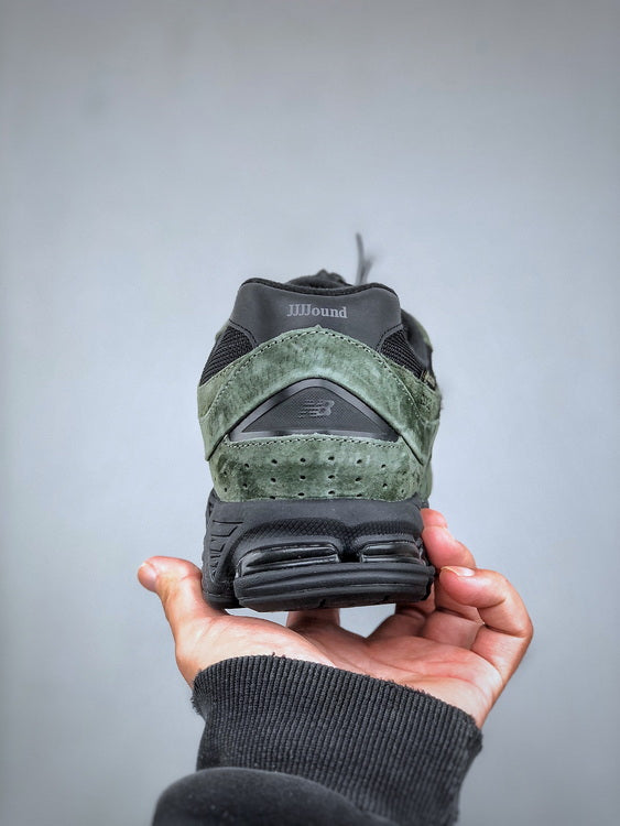 New Balance 2002R