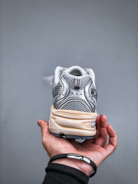 NEW BALANCE 530VS