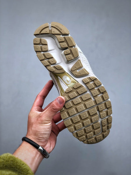 NIKE ZOOM Vomero 5