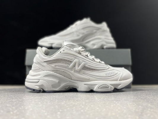 New Balance 1000TE