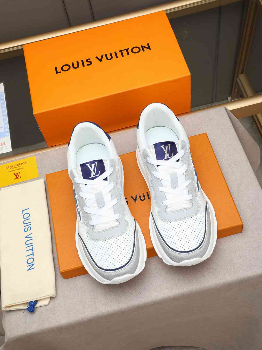 Sneaker LOUIS VUITTON BLANC LOGO BLEU