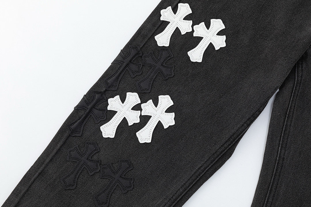 JEAN NOIR AVEC PATCH CROIX BLANCHE CHROME HEARTS