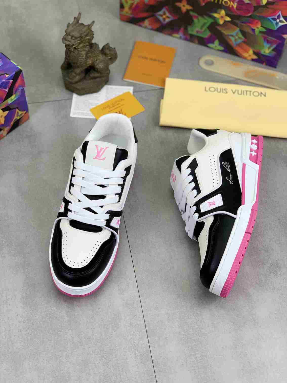 LOUIS VUITTON TRAINER 54