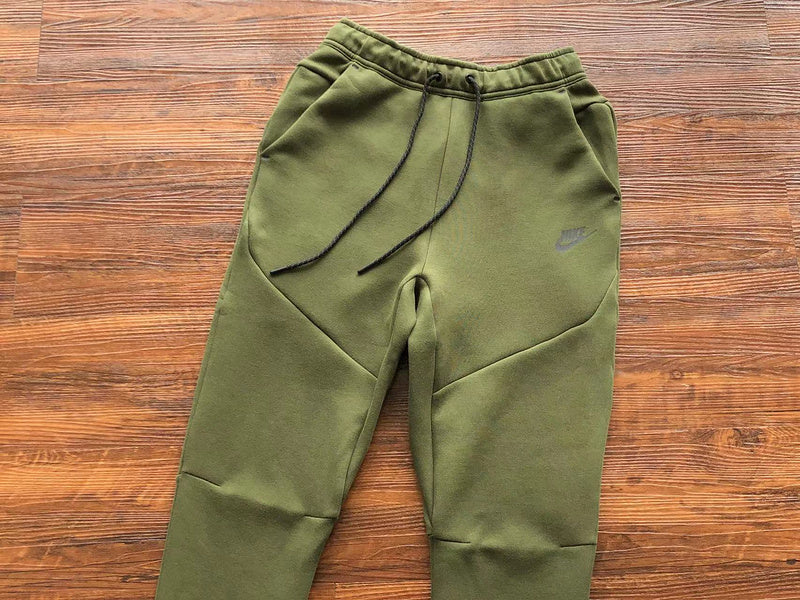 PANTALON NIKE TECH FLEECE x VERT OLIVE