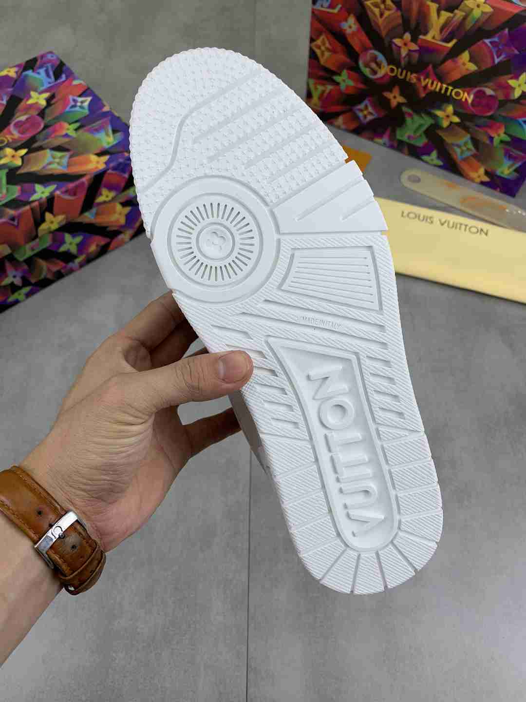 LOUIS VUITTON TRAINER 54