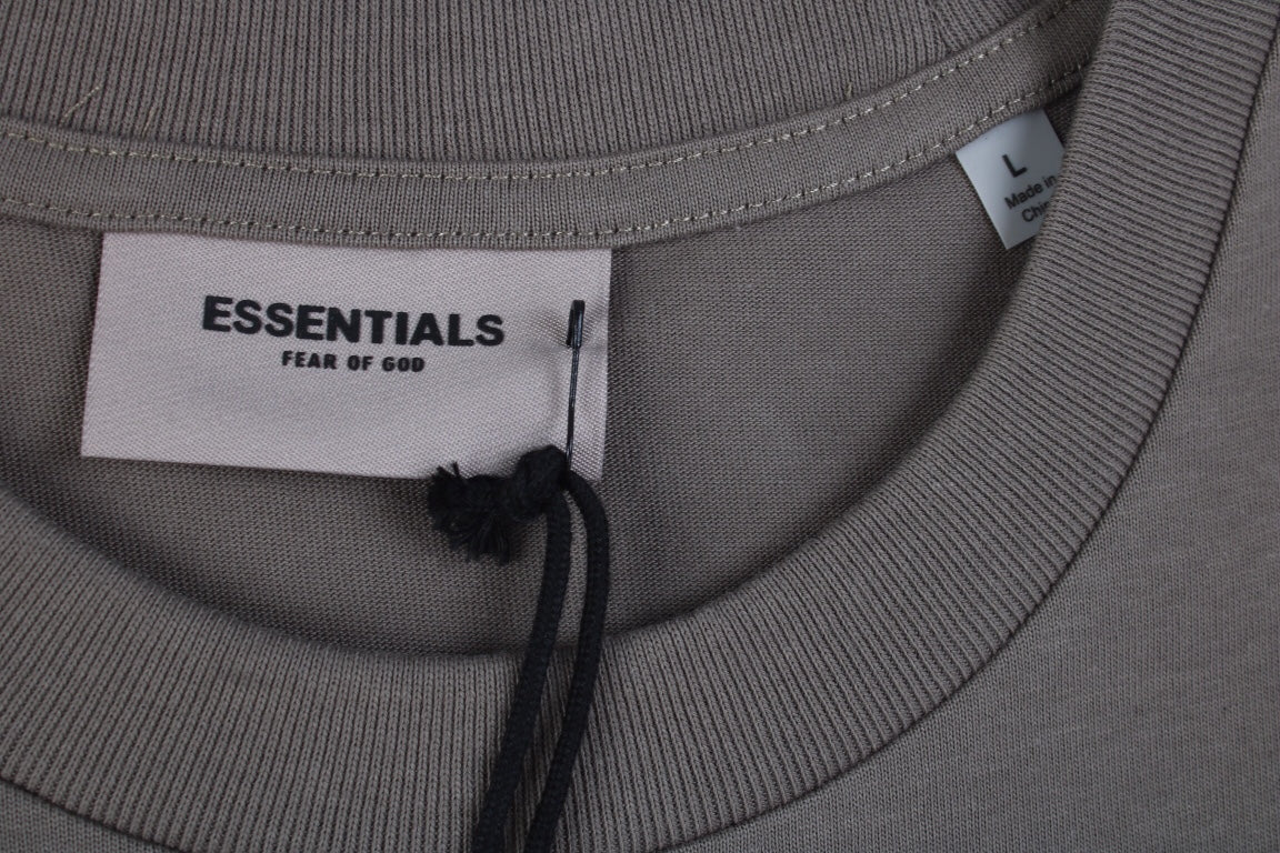 T-shirt avec logo Fear of God Essentials - Taupe