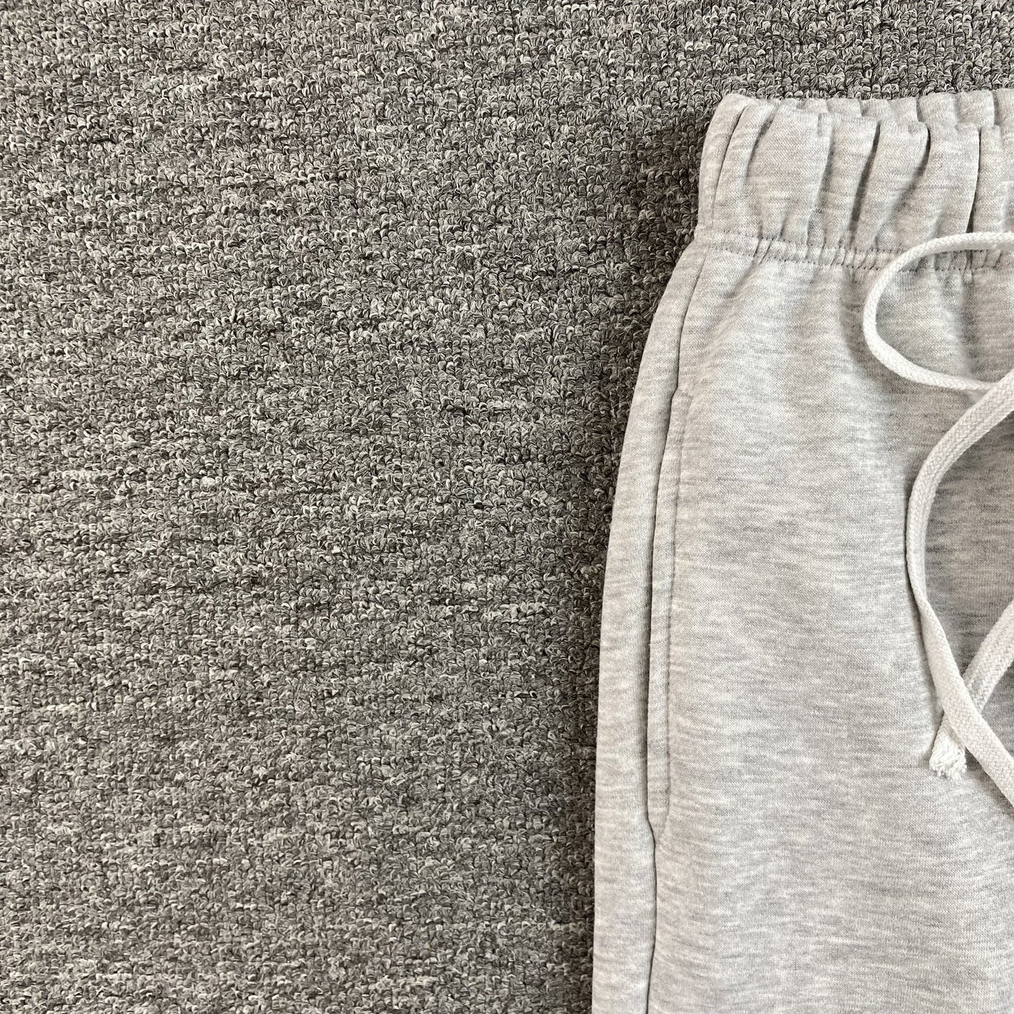 PANTALON DE SURVÊTEMENT SYNA WORLD COLLEGE GRIS