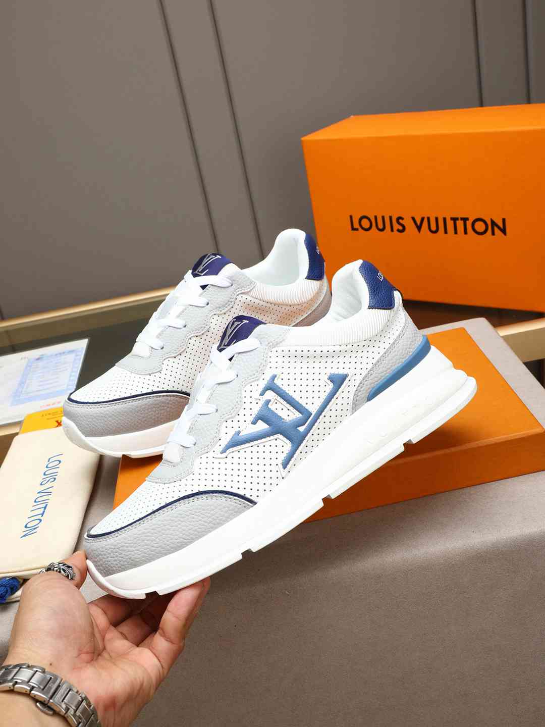 Sneaker LOUIS VUITTON BLANC LOGO BLEU