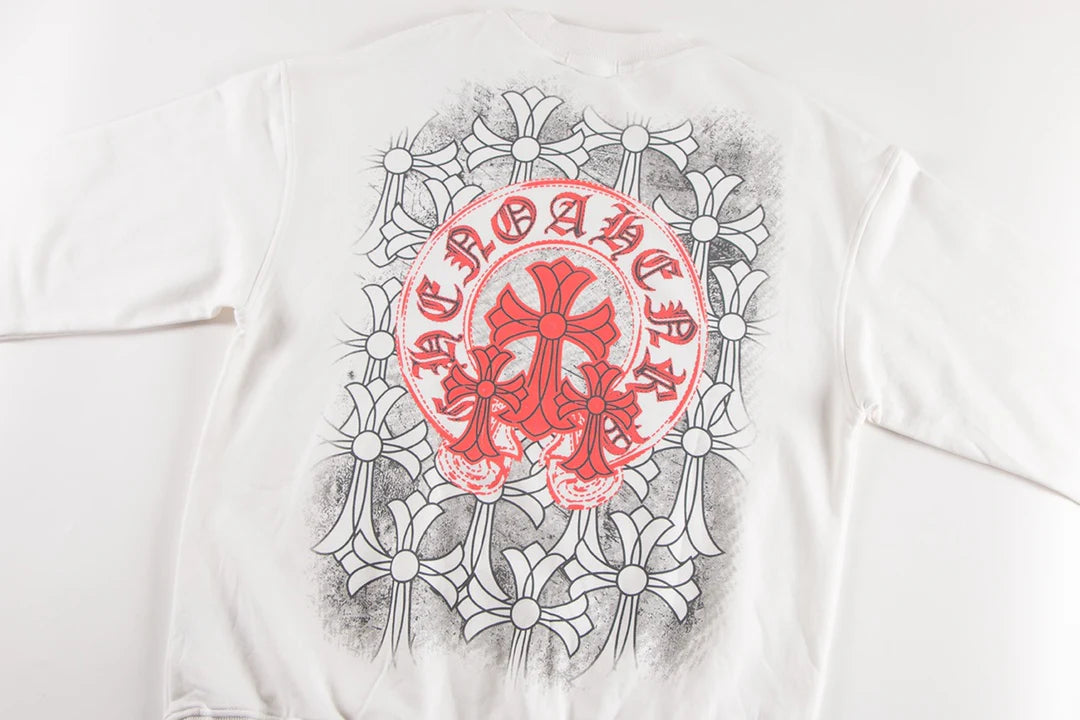 Sweat-shirt blanc avec logo fer à cheval rouge et cœurs chromés