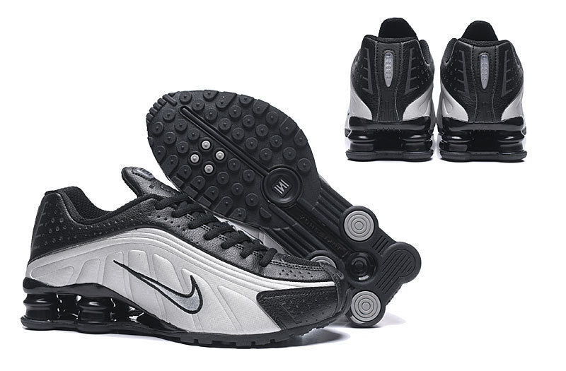 NIKE SHOX R4