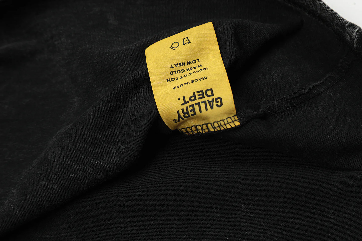 T-shirt NOIR GALLERY DEPT