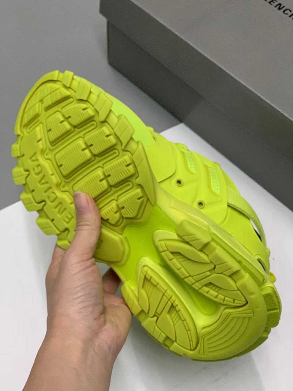 BALENCIAGA TRACK 3.0 x VERT
