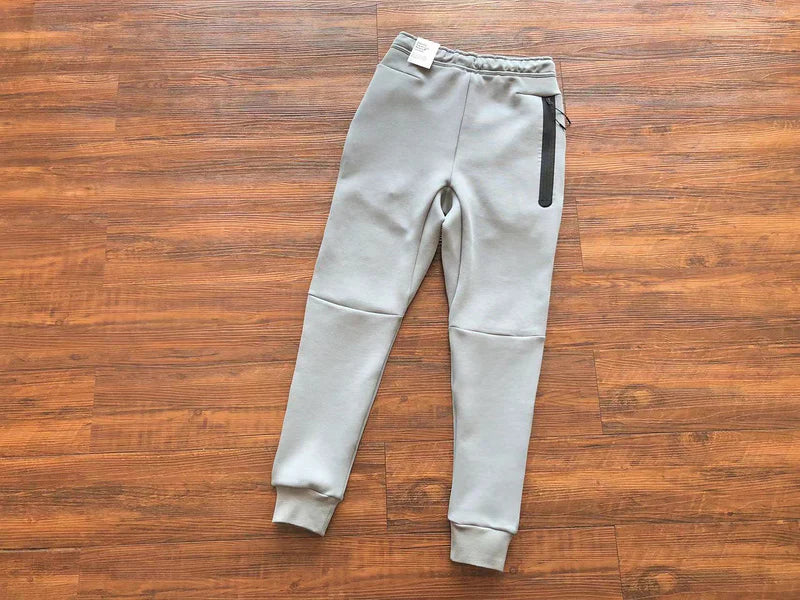 PANTALON NIKE TECH FLEECE x GRIS/BLANC