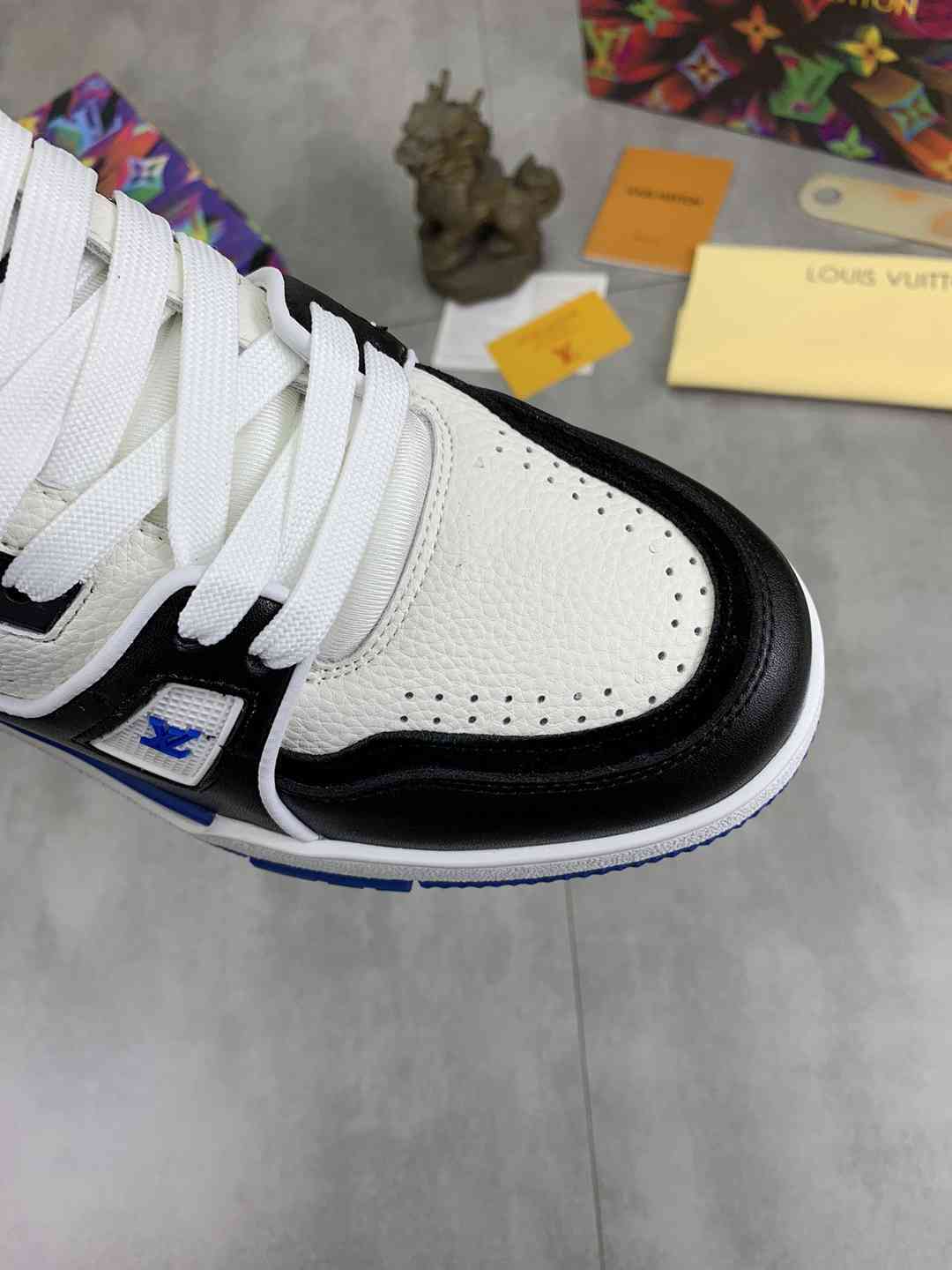 LOUIS VUITTON TRAINER 54