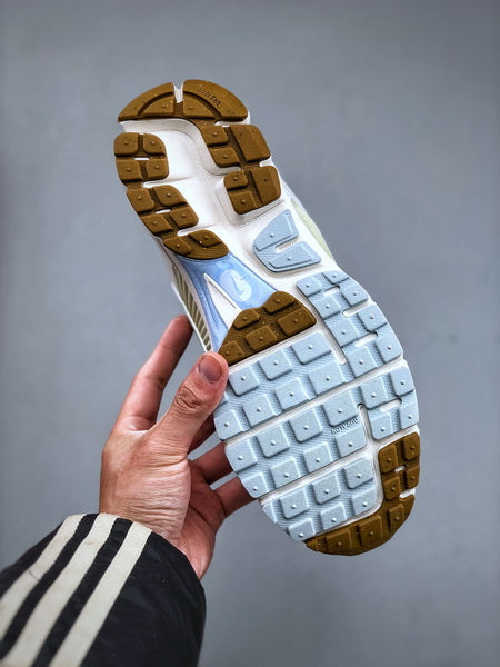 NIKE ZOOM Vomero 5