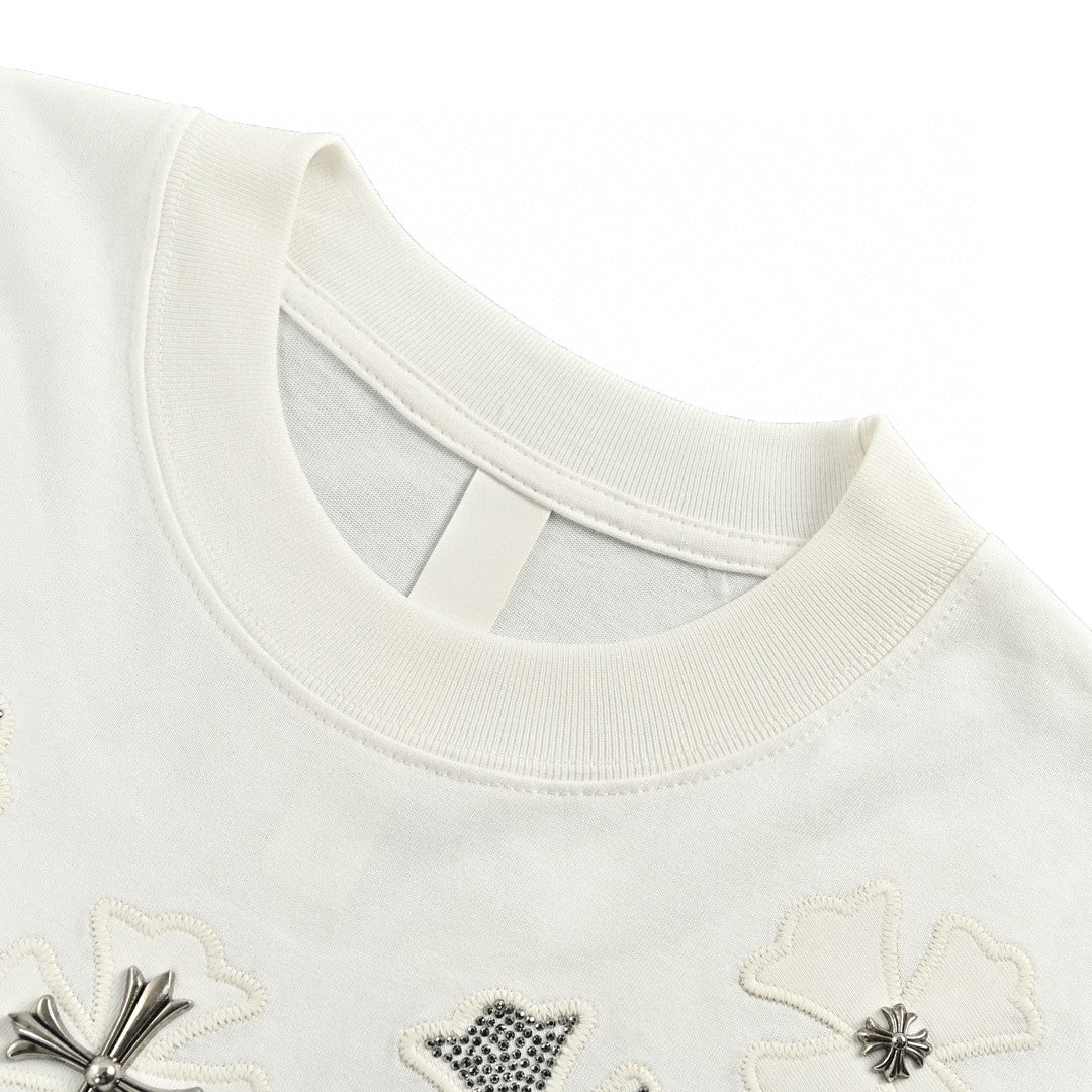T-SHIRT BLANC AVEC COL ET PATCH CROIX CHROME HEARTS
