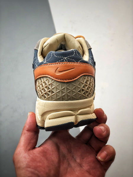 NIKE ZOOM Vomero 5
