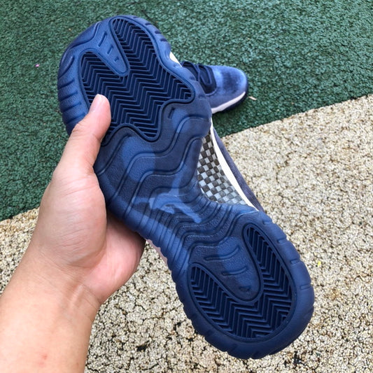 Air Jordan 11 Velvet WMNS “Midnight Navy”
