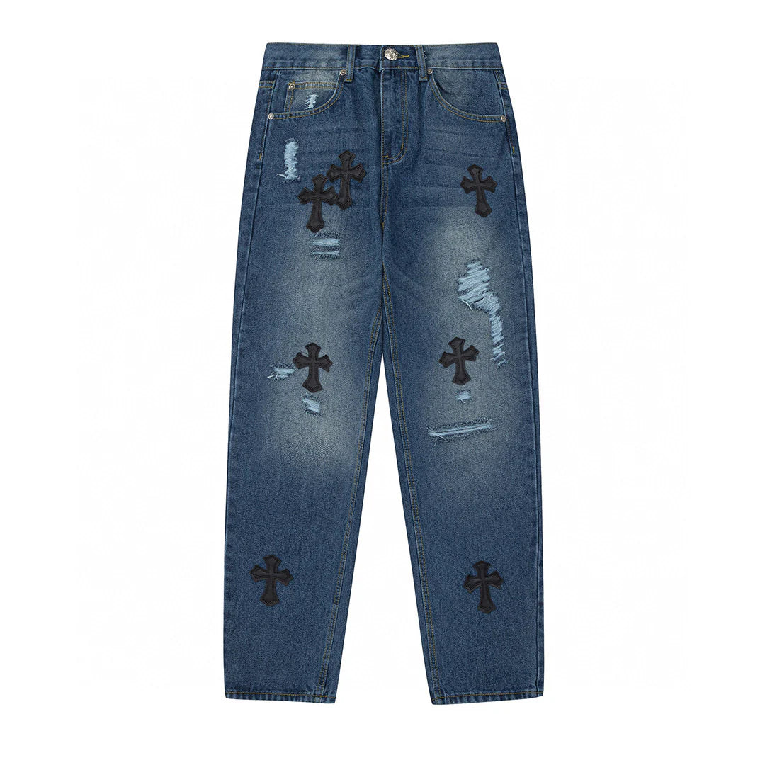 Jean en denim avec patch croix noire et cœurs chromés