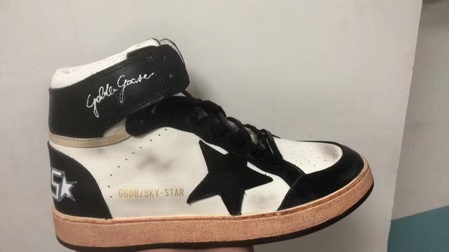 Golden Goose Sky-Star – Black and White