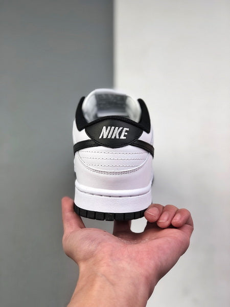 NIKE Dunk Low Retro Black and white