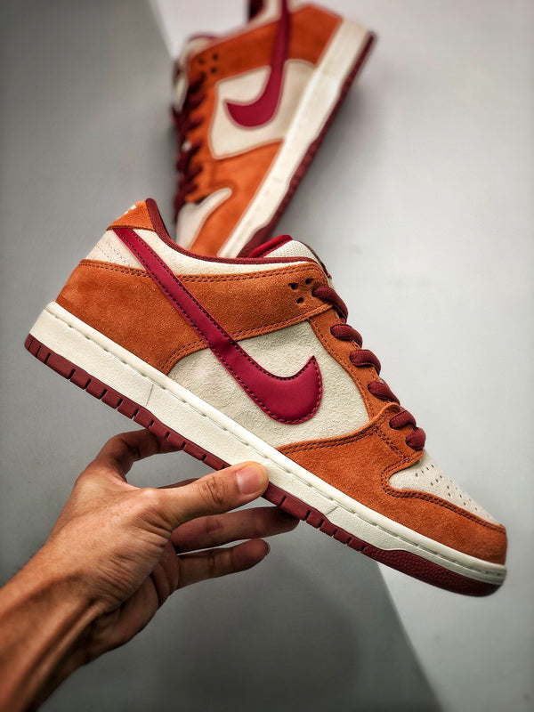 NIKE Dunk Low "Russet Cedar"