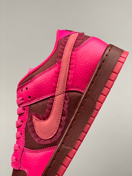 NIKE Dunk Low “Valentine’s Day” 2022