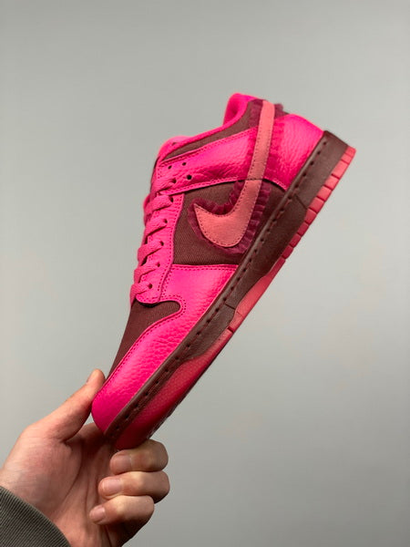 NIKE Dunk Low “Valentine’s Day” 2022