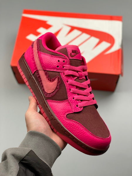 NIKE Dunk Low “Valentine’s Day” 2022