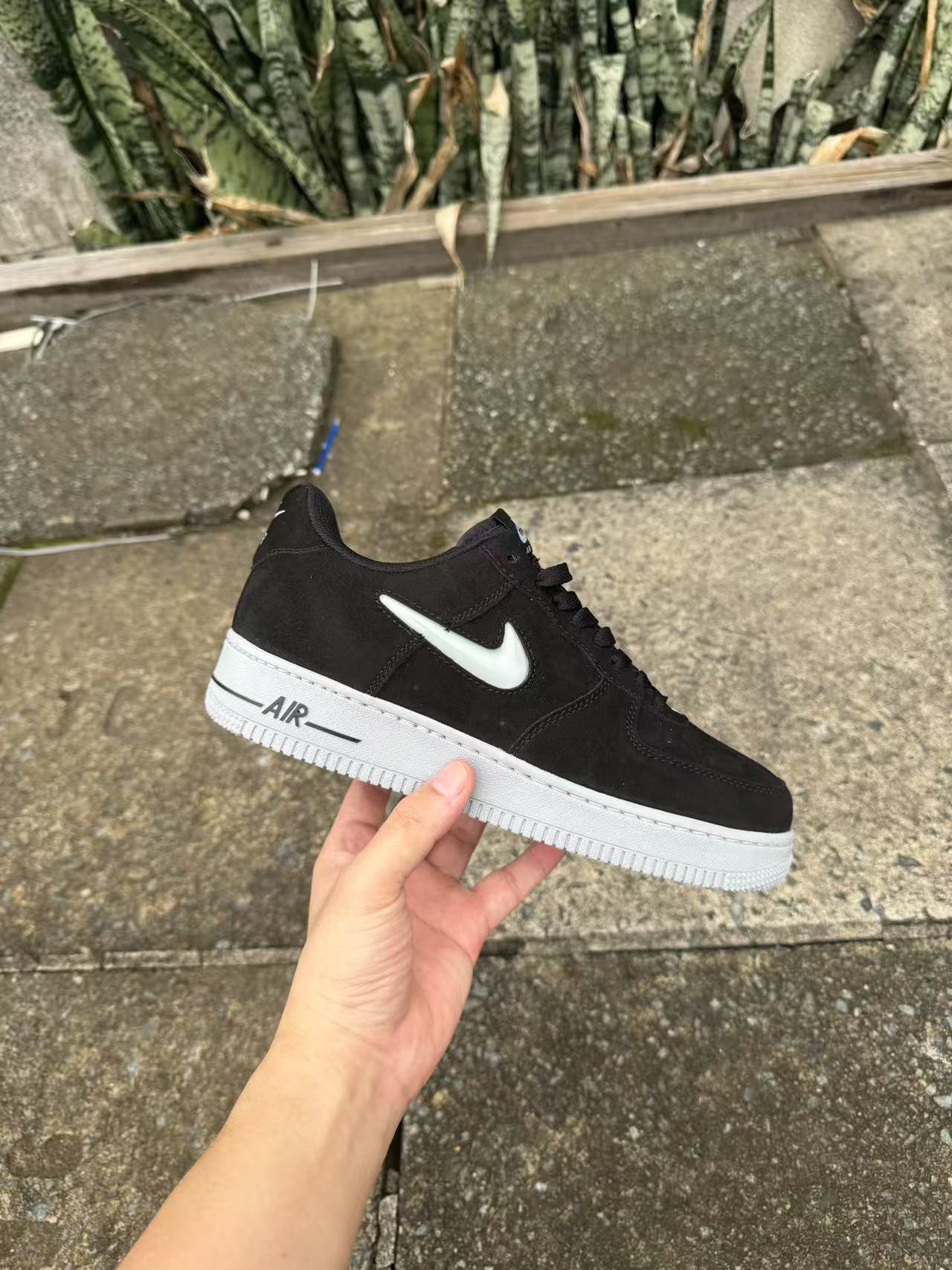 Nike Air Force 1 Low – Suede Black / Swoosh Chrome