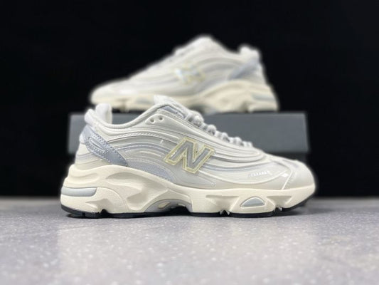 New Balance 1000AC1
