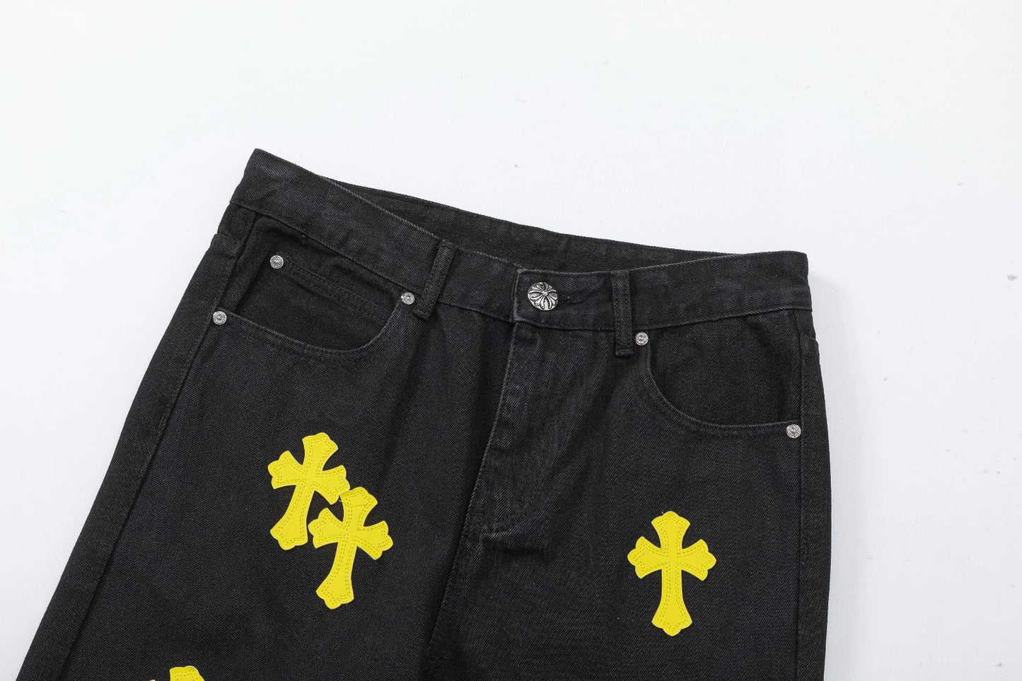JEAN NOIR AVEC PATCH CROIX JAUNE ET CHROME HEARTS