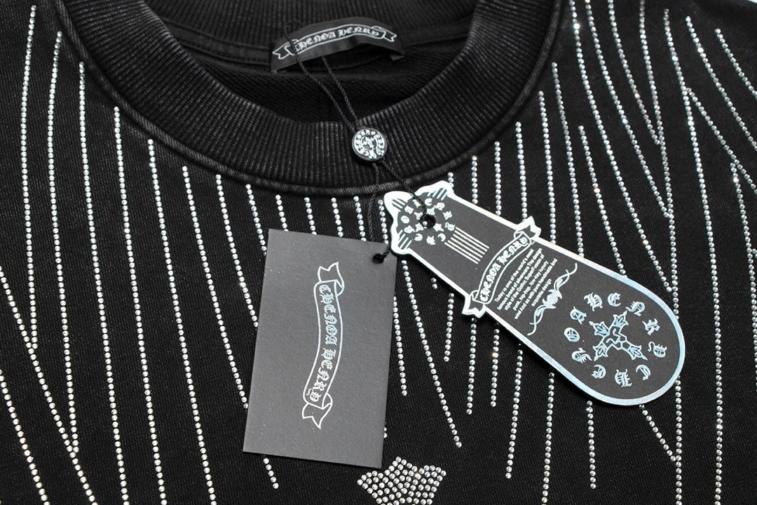 Sweat-shirt noir à motif cœurs chromés et strass