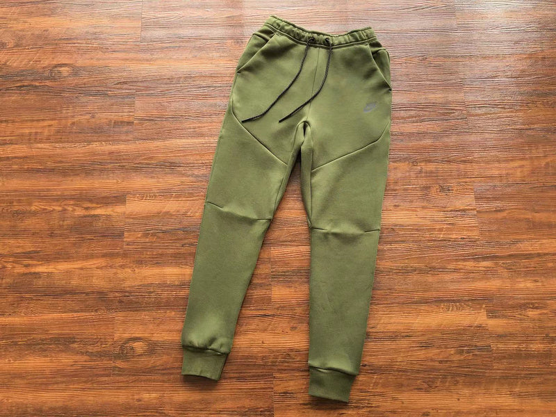PANTALON NIKE TECH FLEECE x VERT OLIVE
