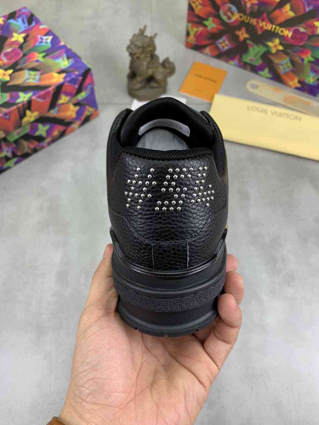 LOUIS VUITTON TRAINER 54