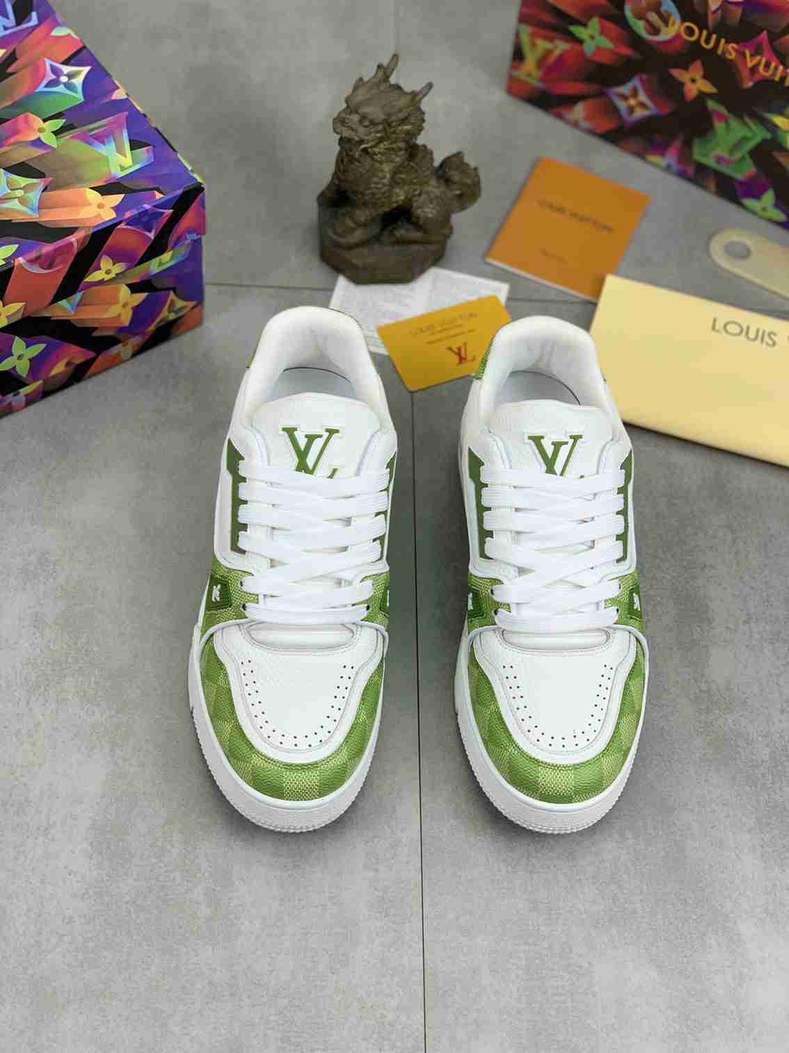 LOUIS VUITTON TRAINER 54