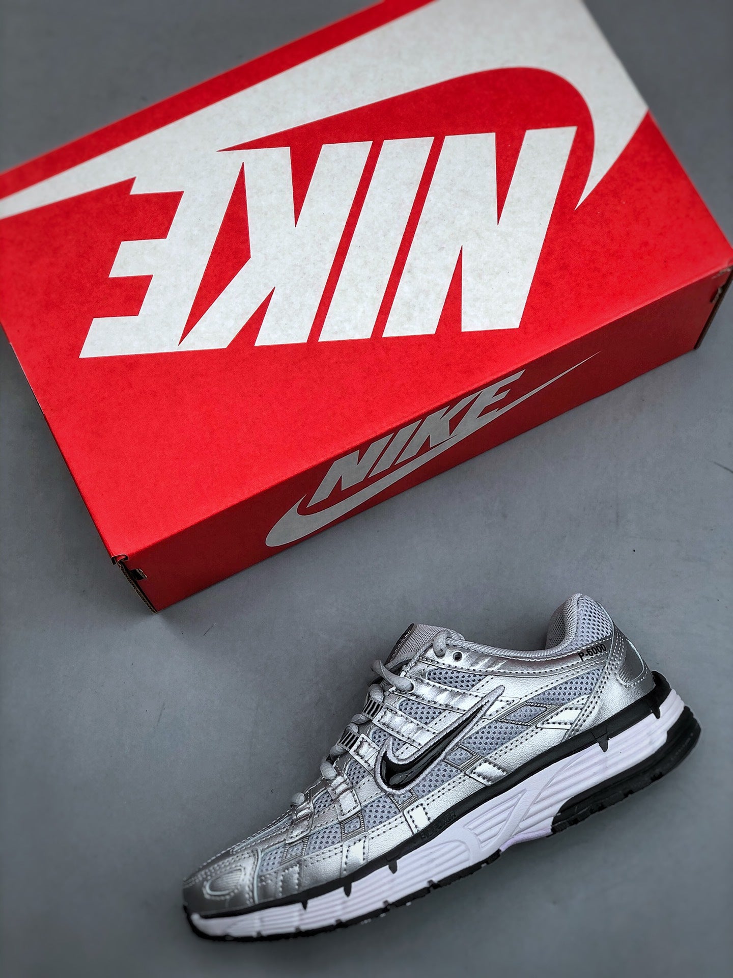 NIKE P-6000 Initiator Running