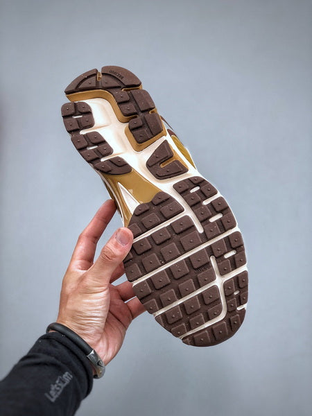 NIKE ZOOM Vomero 5