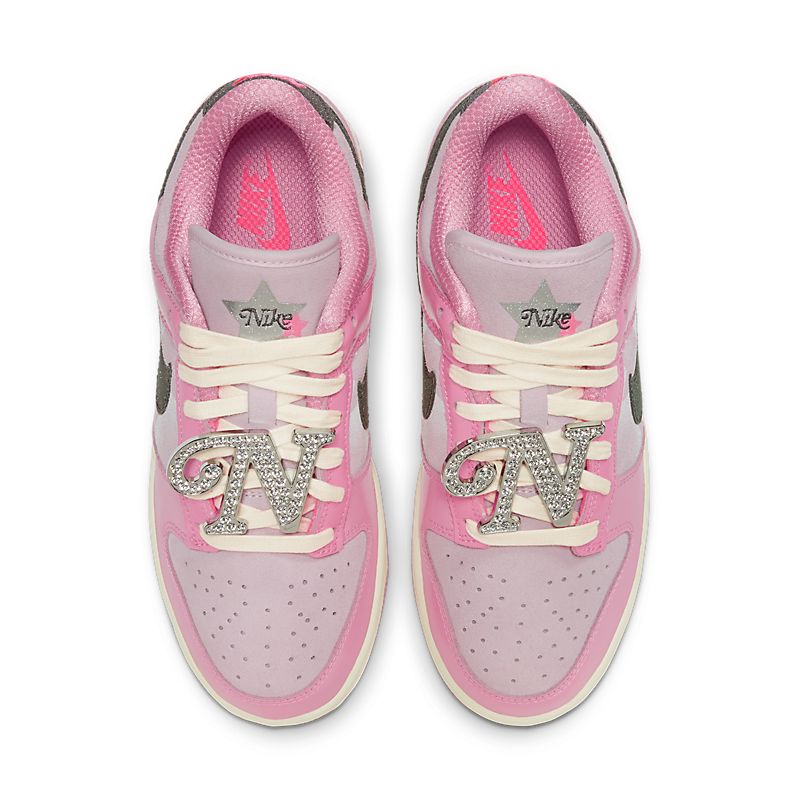 NIKE Dunk Low Barbie