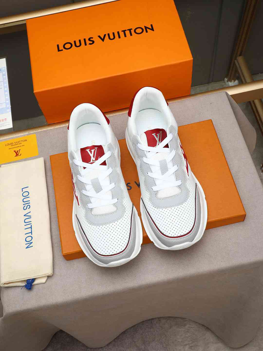 Sneaker LOUIS VUITTON BLANC LOGO ROUGE